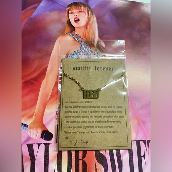 Taylor Swift necklace NEW NWOT - Picture 1 of 4